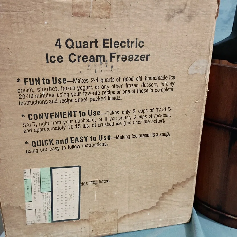RCW Richmond Cedar Works Electric Ice Cream Freezer Model 78 4 Quart Wood Bucket